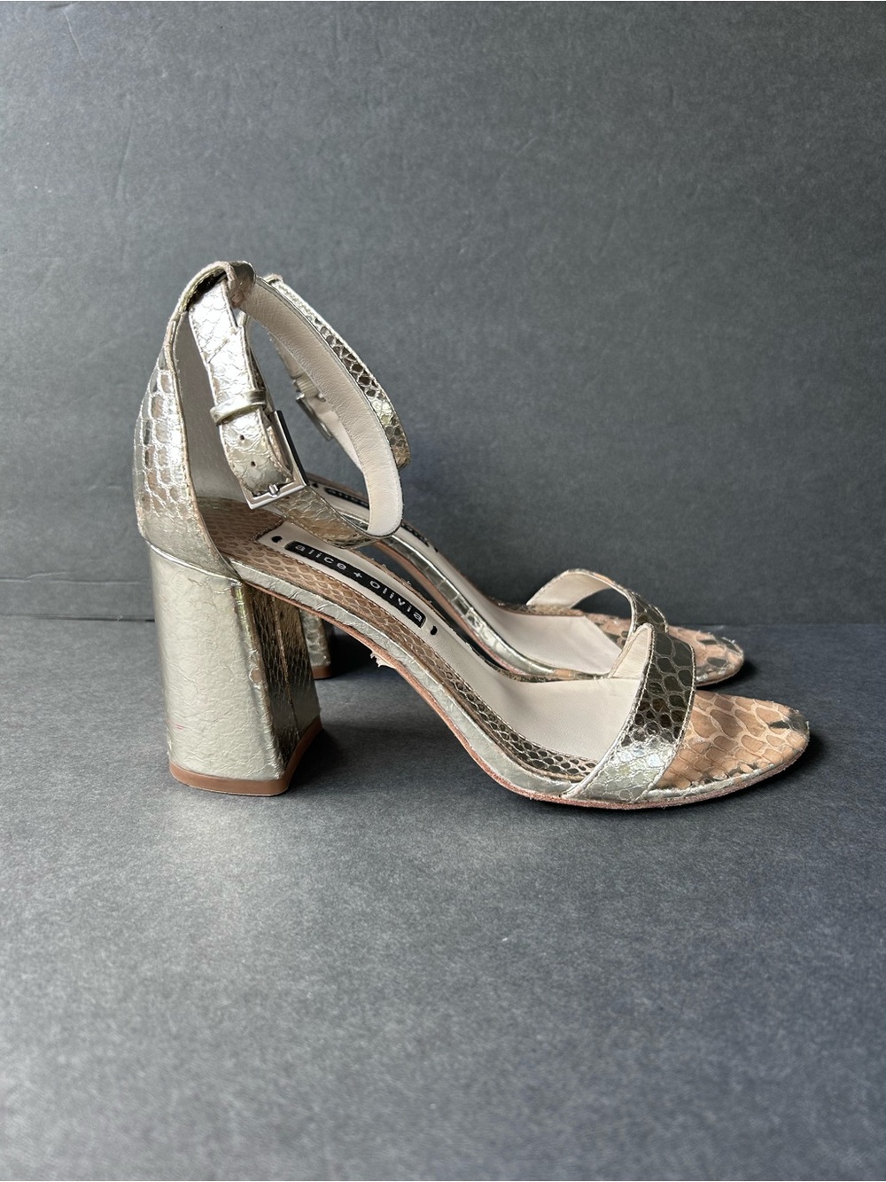 Alice + Olivia Lillian Leather Gold Snakeskin Block Heel Sandals 9.5 FLAWS